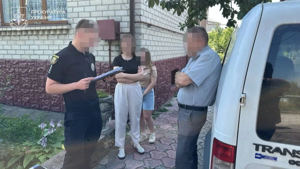 Директора інтернату на Тернопільщині затримали за торгівлю людьми 8