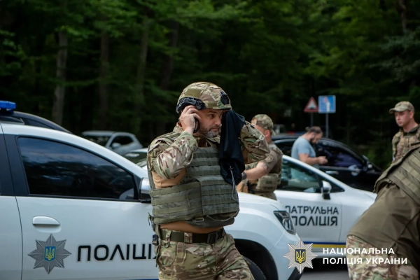 Перестрілка в Ужгороді: поліція про спецоперацію та стрільця 18 Перестрілка в Ужгороді: поліція про спецоперацію та стрільця 16
