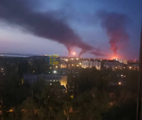 Атака дронів на НПЗ: пожежа на Саратовщині, деталі