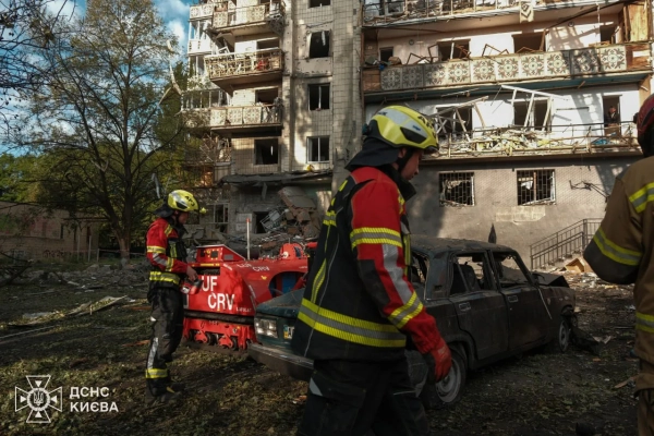 Київ: 15 постраждалих від атаки РФ, дані ДСНС 11 Київ: 15 постраждалих від атаки РФ, дані ДСНС 9