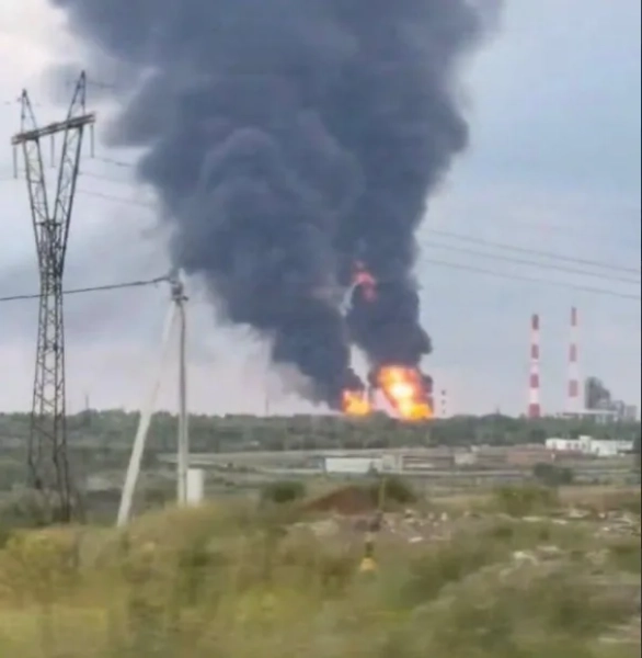 Пожежа на НПЗ у Сизрані: атака дронів спричинила загоряння