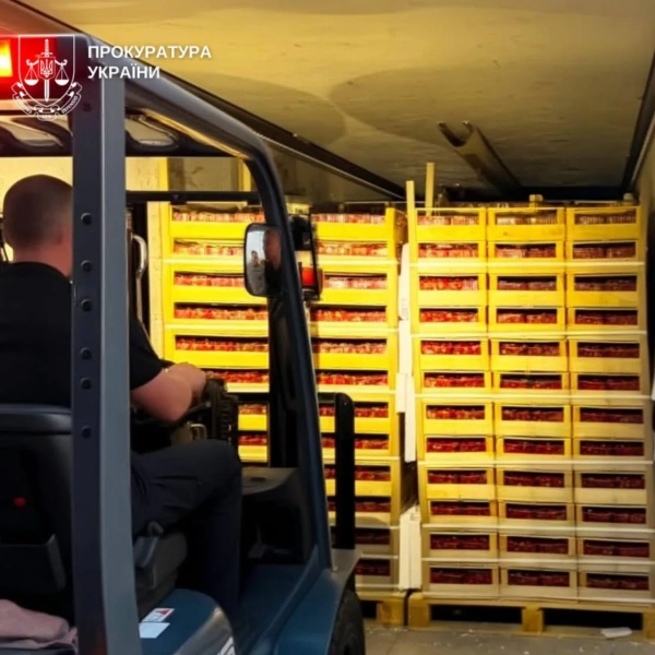 Контрабанда цигарок під виглядом полуниці: молдаванин під підозрою 9 Контрабанда цигарок під виглядом полуниці: молдаванин під підозрою 7