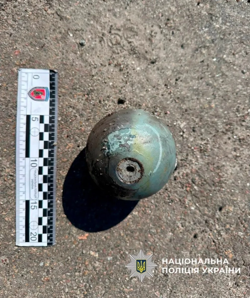 Київ: уламки ракети Х-69 із касетною боєголовкою знайшли сапери 12 Київ: уламки ракети Х-69 із касетною боєголовкою знайшли сапери 10