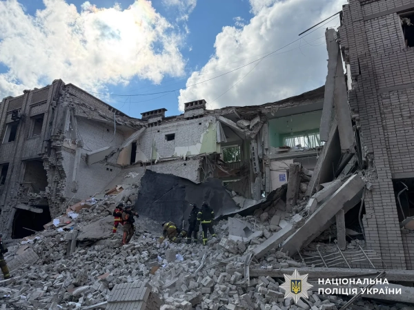 Наслідки атаки рф на Запоріжжі: загинув поліцейський, 30 поранених 8 Наслідки атаки рф на Запоріжжі: загинув поліцейський, 30 поранених 6