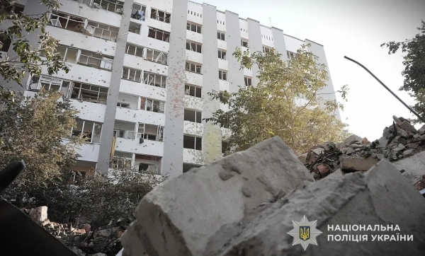 Рятувальники у Львові: 93-річну жінку дістали з-під завалів 33 Рятувальники у Львові: 93-річну жінку дістали з-під завалів 31