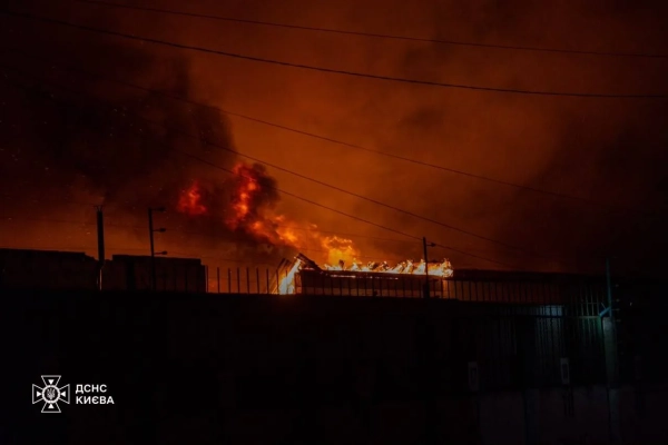 Київ атакували вночі: двоє поранених, пожежі 12 Київ атакували вночі: двоє поранених, пожежі 10