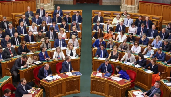 Угорщина: Парламент скасував повноваження президента