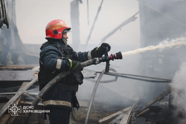 Харків: дрон РФ атакував підприємство, постраждали жінка та дитина 12