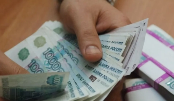 Росіяни масово обирають готівку: війна, інтернет, податки 8