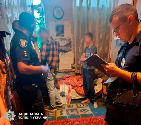 Підлітки-нападники на жінок на Подолі: затримано двох неповнолітніх 9 Підлітки-нападники на жінок на Подолі: затримано двох неповнолітніх 7