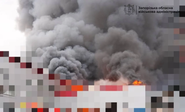 Запоріжжя: ворожа атака, палає промисловий об’єкт