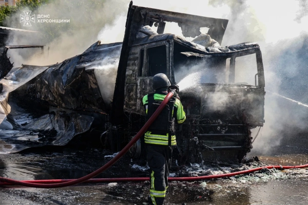 Росія вдарила по вантажівці в Херсоні, 11 поранених у Харкові