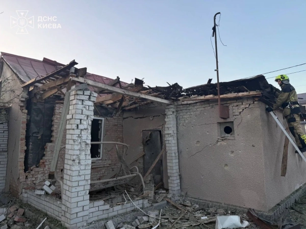Атака на Київ: пошкоджено житлові будинки, горить дев'ятиповерхівка 6