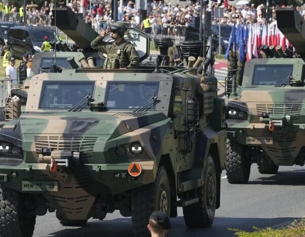 Польща без України: військовий парад у Варшаві без запрошення