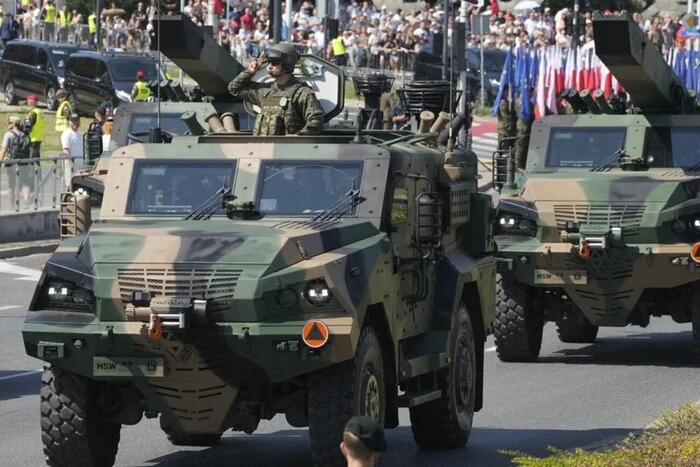 Польща не запросила Україну на військовий парад у Варшаві