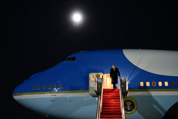 Пентагон: Ексміністру США обмежено доступ до секретних даних
