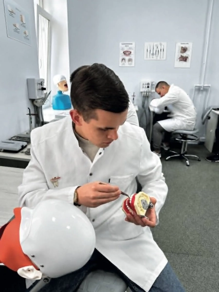 Вступ на стоматологію 2026: вартість, пропозиції вишів