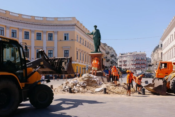 Дюк в Одесі: пам'ятник обстежили після демонтажу захисту 4 Дюк в Одесі: пам'ятник обстежили після демонтажу захисту 2