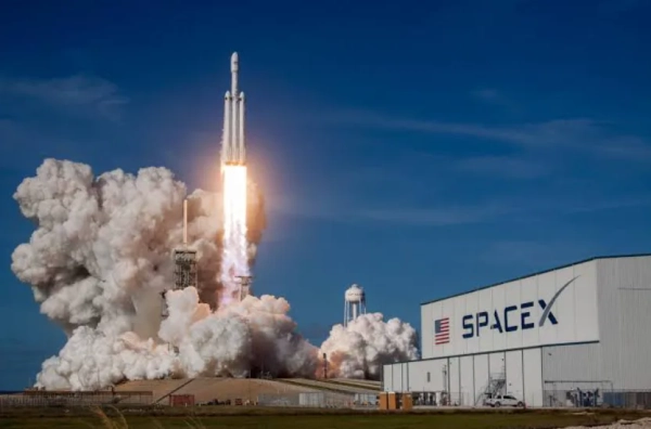 Маск: орбітальні дата-центри SpaceX запустять 2027 року