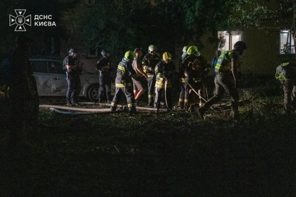 Київ: наслідки нічної атаки, є постраждалі та влучання 12 Київ: наслідки нічної атаки, є постраждалі та влучання 10