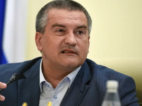 Крим: Кремль замінить Аксьонова через кризу, повідомив “Атеш”