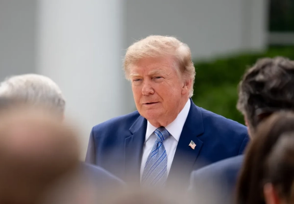 Трамп: Майже 1000 угод із цінними паперами на $100 млн