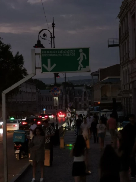 Грузія: третій блекаут за два тижні, зупинились потяги 5 Грузія: третій блекаут за два тижні, зупинились потяги 3