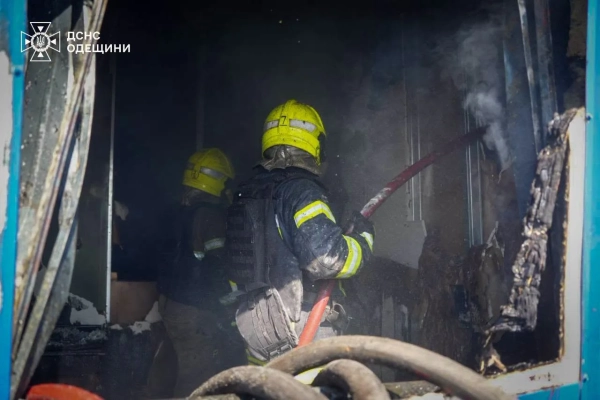 РФ атакувала ТЦ на Одещині: масштабна пожежа, ДСНС показала наслідки 16