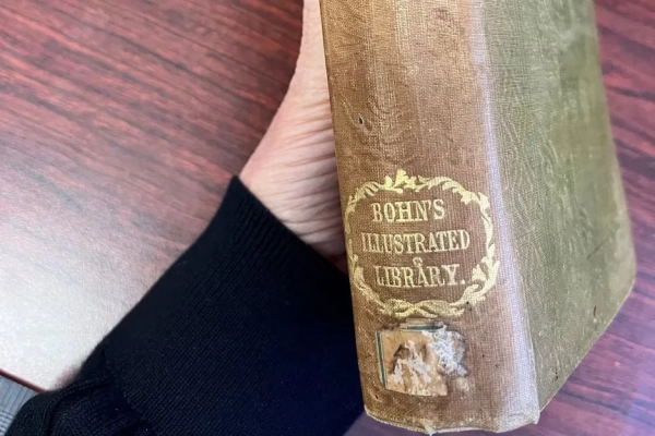 Повернули книгу в Австралії через 150 років: головне 6