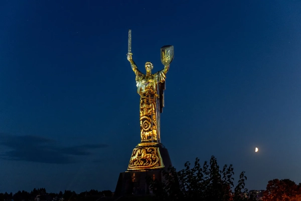 "Майбутнє пам’ятає": нова арт-інсталяція на Батьківщині-Матері 16 "Майбутнє пам’ятає": нова арт-інсталяція на Батьківщині-Матері 14
