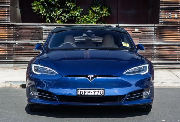 Tesla та 8 брендів: відкликають 4,3 млн авто в Китаї