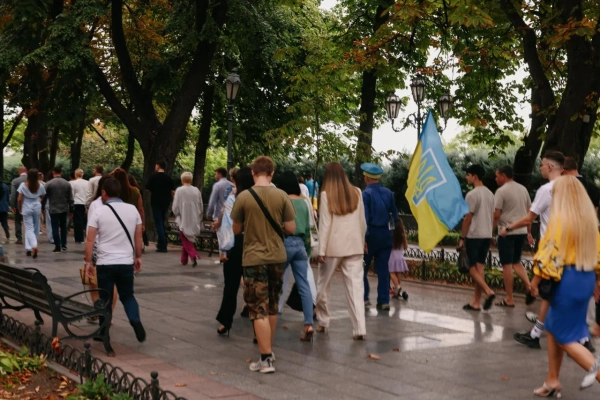 Дюка вдягли у вишиванку: Одеса святкує перше з часів вторгнення 19 Дюка вдягли у вишиванку: Одеса святкує перше з часів вторгнення 17