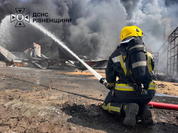 Пожежа на Рівненщині: що відомо, чому закривати вікна 10 Пожежа на Рівненщині: що відомо, чому закривати вікна 8