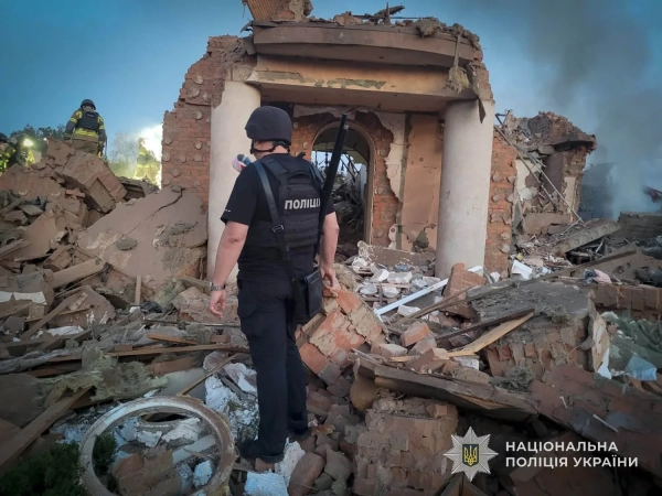 КАБи в Сумах: 6 ударів, двоє загиблих дітей 10 КАБи в Сумах: 6 ударів, двоє загиблих дітей 8