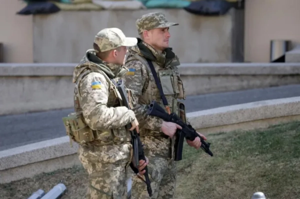 Українські військові в Загребі: зброя біля готелю