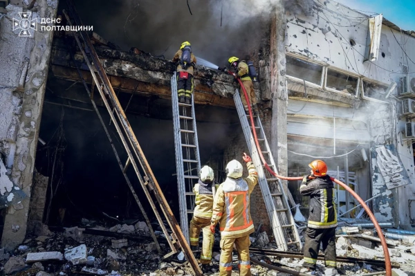 Росія обстріляла Полтавщину: влучання по логістиці та рятувальниках 10