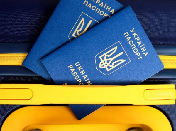 Податки: хто і куди виїжджає з України?