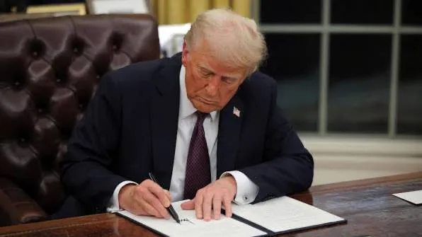 Трамп: 90 днів для іноземних танкерів перевезти нафту США