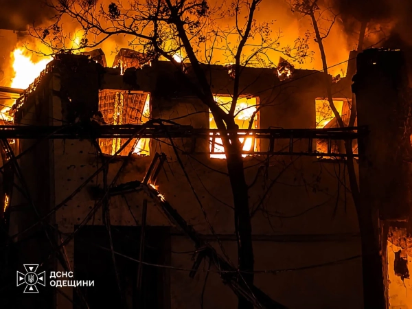 Атака на Одещину: зруйновано фабрику, пожежі