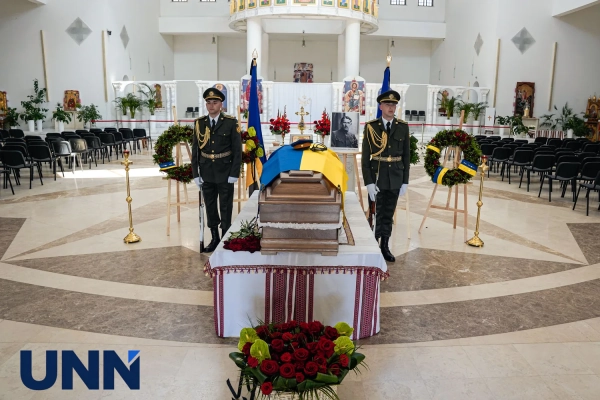 Рештки Коновальця: Велика шана в соборі УГКЦ Києва 13