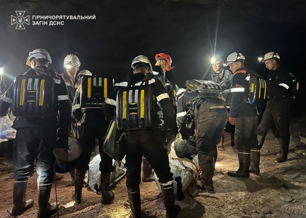 Трагедія на Дніпропетровщині: троє гірників загинули під землею 16 Трагедія на Дніпропетровщині: троє гірників загинули під землею 14