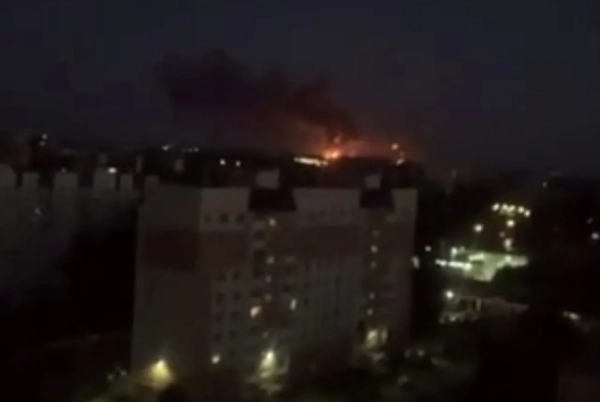 Наслідки атаки дронів на Саратов: пожежа на НПЗ та аеродромі