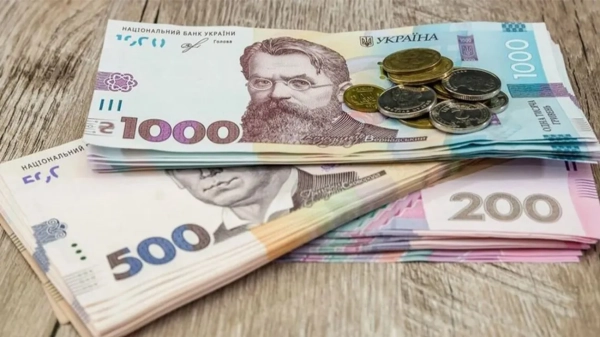 Доплати українцям до Дня Незалежності: хто отримає?