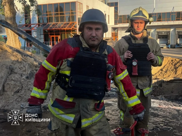 Київщина: горіли логістичні об'єкти після атаки рф. Нові деталі. 16