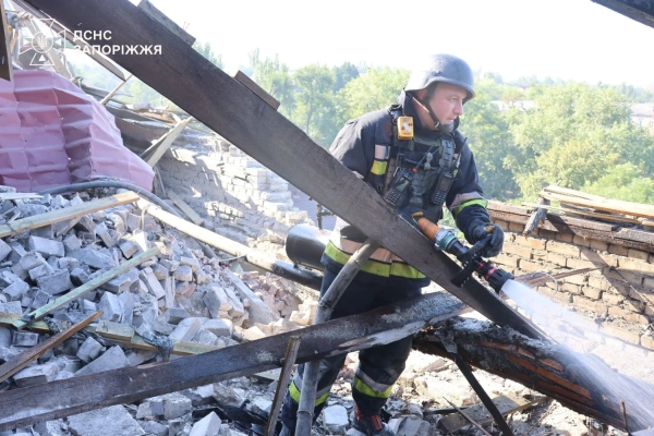Атака дронів на Запоріжжя: зруйновано будинок та склади 10 Атака дронів на Запоріжжя: зруйновано будинок та склади 8