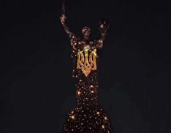 Батьківщина-Мати засяяла кольорами прапора: майбутнє пам’ятає