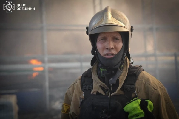 РФ атакувала ТЦ на Одещині: масштабна пожежа, ДСНС показала наслідки 14