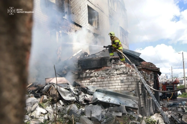 Чернігів: 17 постраждалих від удару РФ по житловому будинку