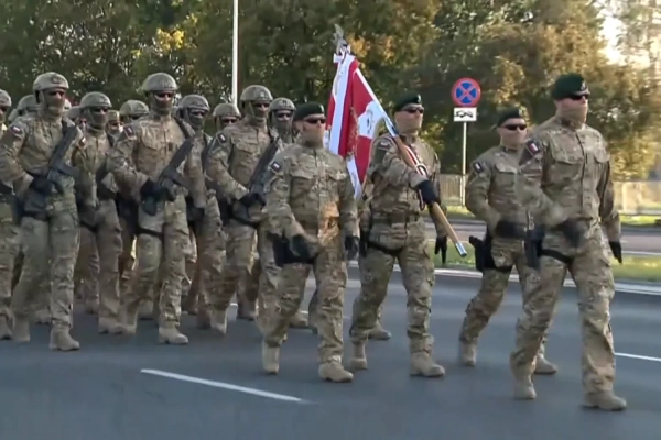Польща провела найбільший парад: влада закликає готуватися до війни