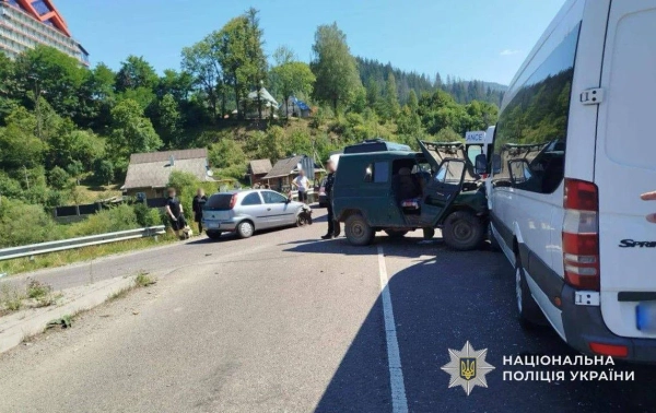 ДТП на Закарпатті: 13 постраждалих, включно з дітьми